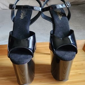 Pleaser, Size 8, Black patent leather